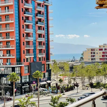 Comfort In Lungomare With Private Parking