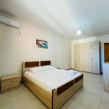 Comfort In Lungomare With Private Parking Apartamento Vlorë