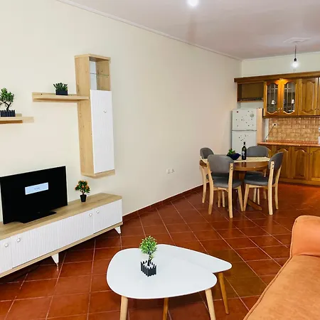 Comfort In Lungomare With Private Parking Apartamento Vlorë